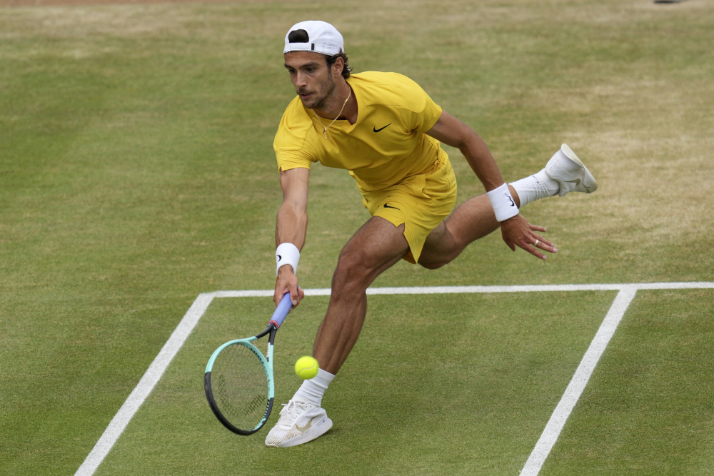 F1奥地利站：迈凯伦包揽冠亚军维斯塔潘首圈撞
